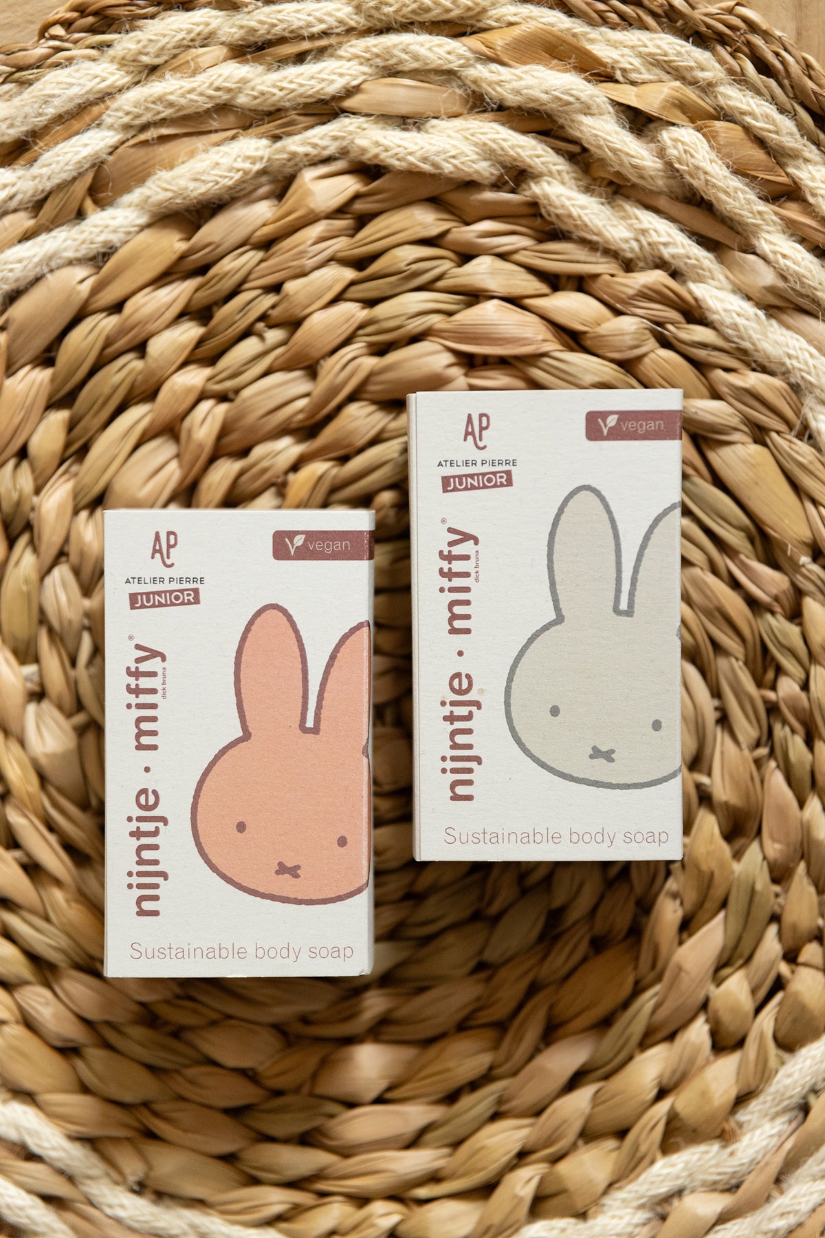 nijntje ZAND Zeepje | H7,6 x 5,5 x 2,8 cm | 78 gr | Red Berry Parfum
