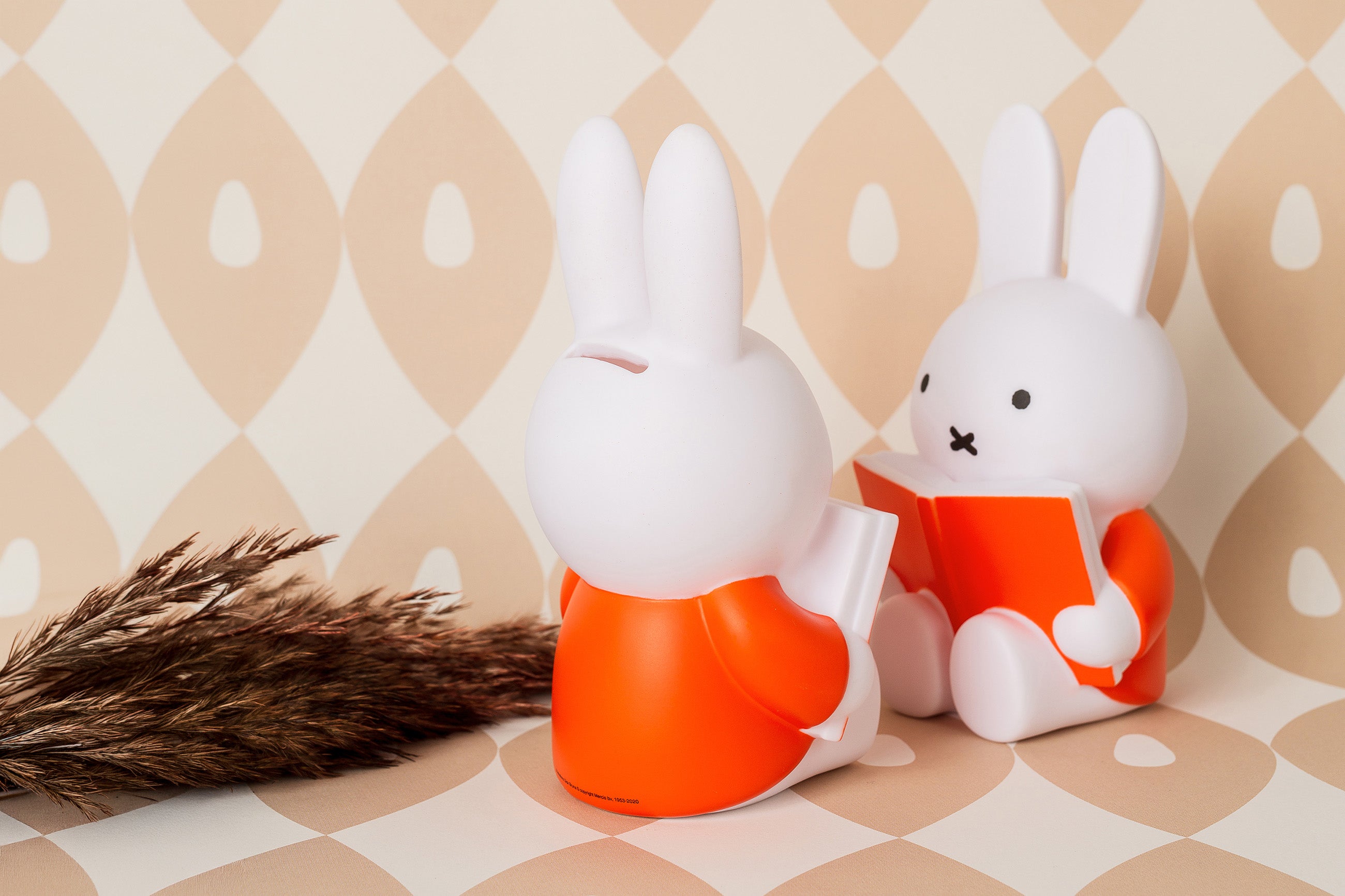 Miffy reading RED Money box Medium | H19 Ø 10 CM
