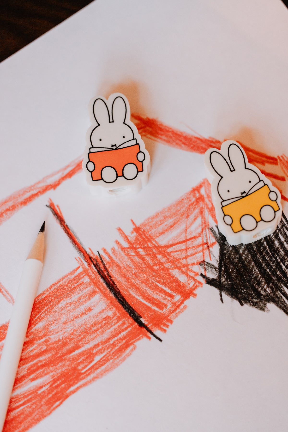 nijntje lit MIX Set de 3 crayons | 1 ROUGE 1 BLEU 1 JAUNE | H21,5 Ø2,5 CM